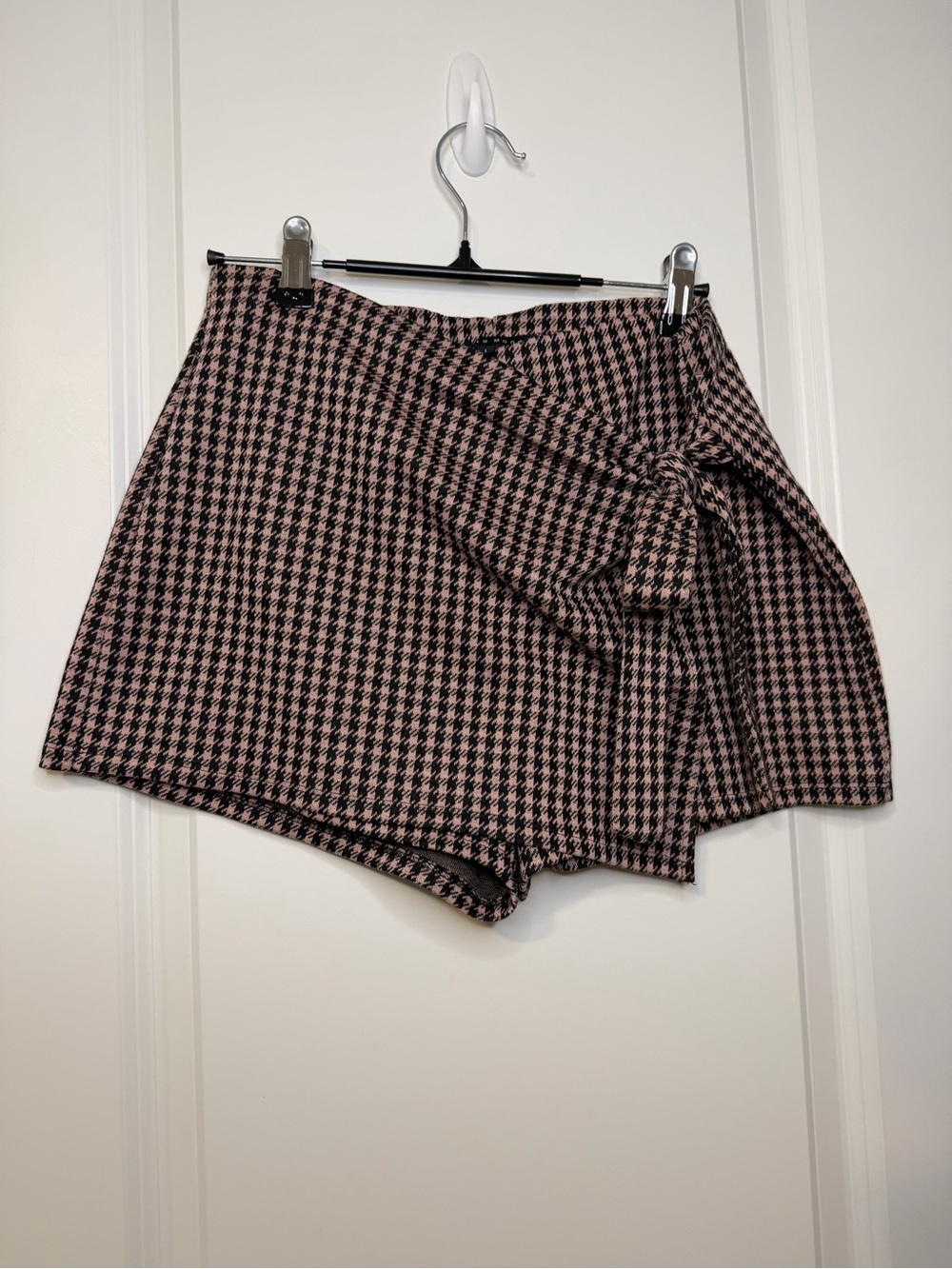 Haute Monde Pink & Black Houndstooth Tie-Side Skort